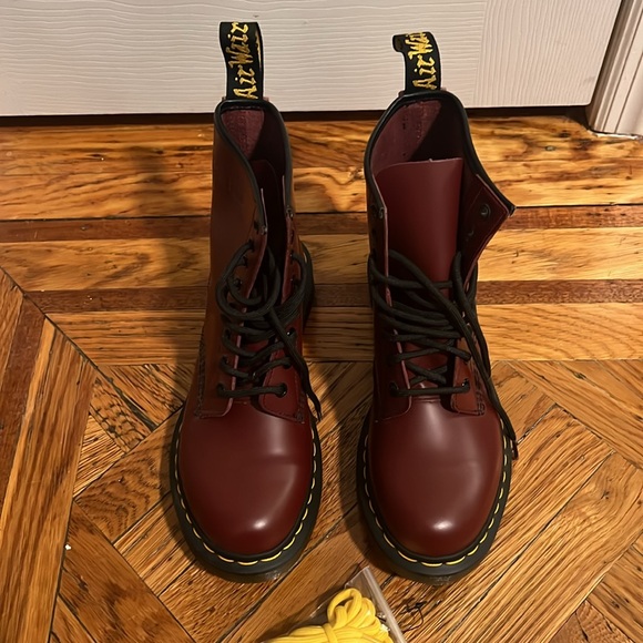 NEW Women’s Dr. Martens 1460 Smooth Leather Lace Up Boots in Cherry Red, US 8 - Picture 2 of 5
